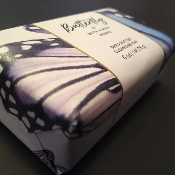 Bath & Body Works Cosmetics Bag with Cleansing Soap Bar - Picture 13 of 16